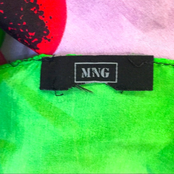 MANGO LARGE 39" x 39" square silk scarf glorious- floral garden print - Picture 4 of 6